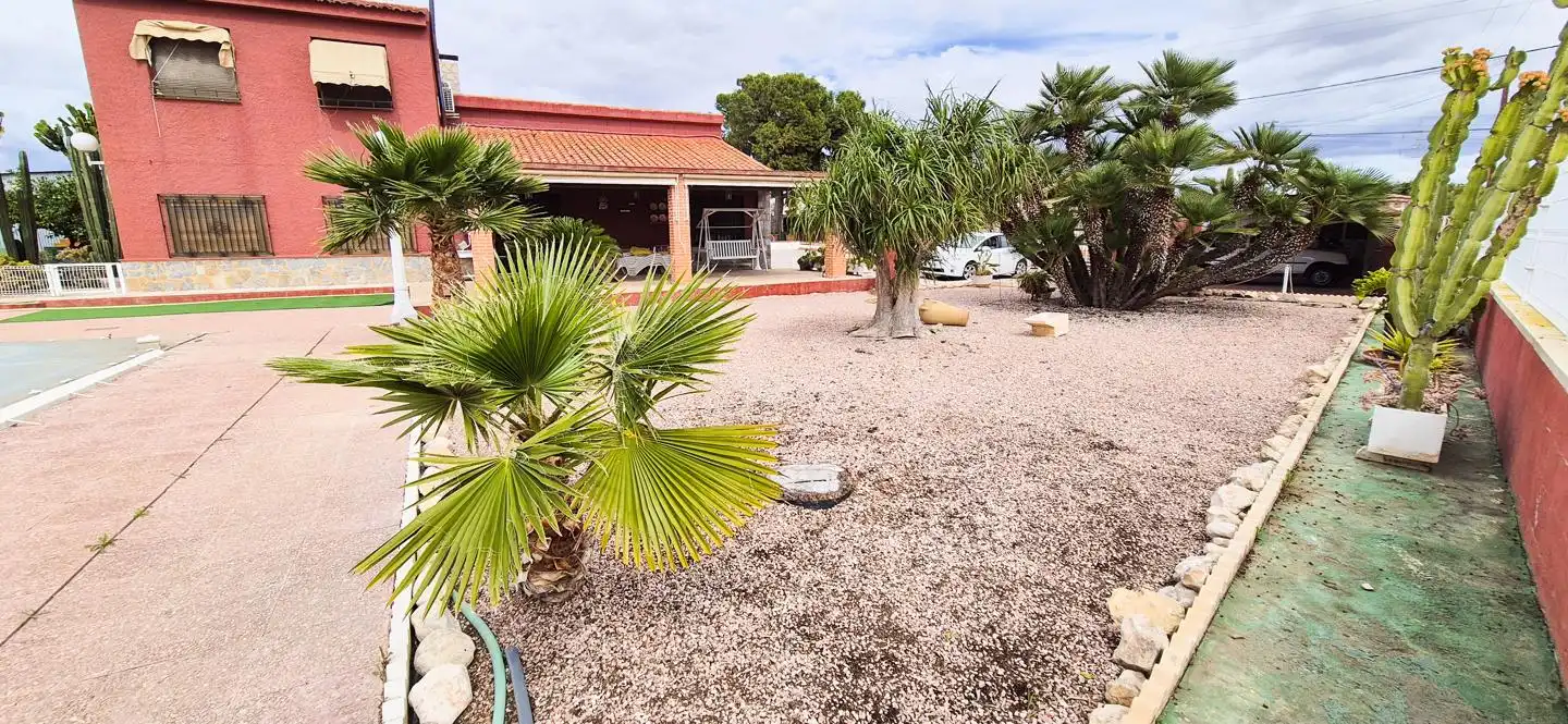 Vista exterior de Casa o xalet en venda en Elche / Elx amb Aire condicionat, Jardí privat i Traster