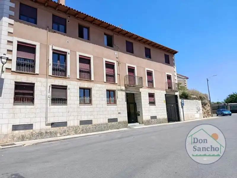 Vista exterior de Pis en venda en Cigales amb Calefacció i Traster