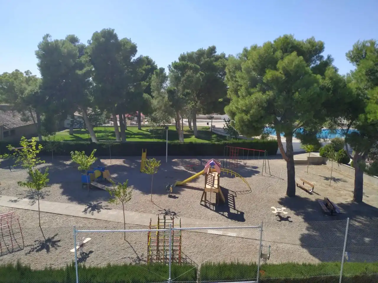 Aparcament de Casa o xalet en venda en Zuera amb Jardí privat i Piscina comunitària