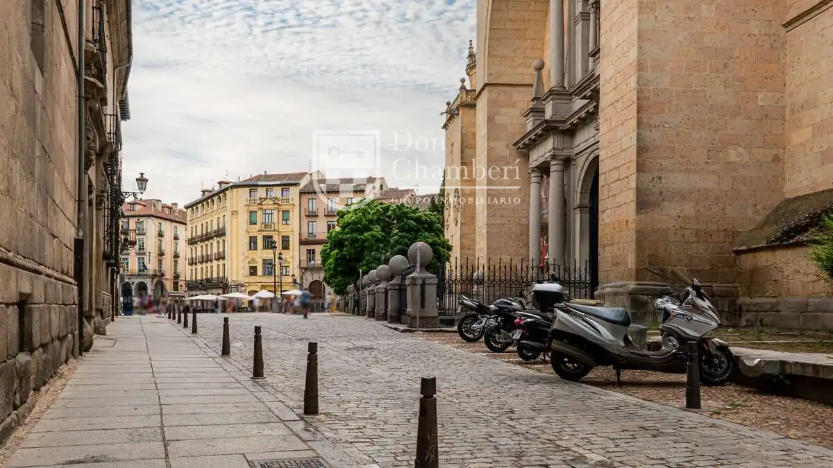 Vista exterior de Apartament de lloguer en Segovia amb Calefacció, Terrassa i Moblat