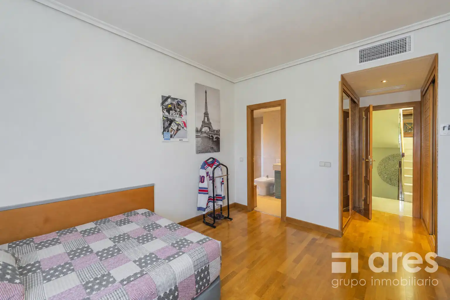 Dormitori de Casa o xalet en venda en Las Rozas de Madrid amb Aire condicionat, Calefacció i Jardí privat