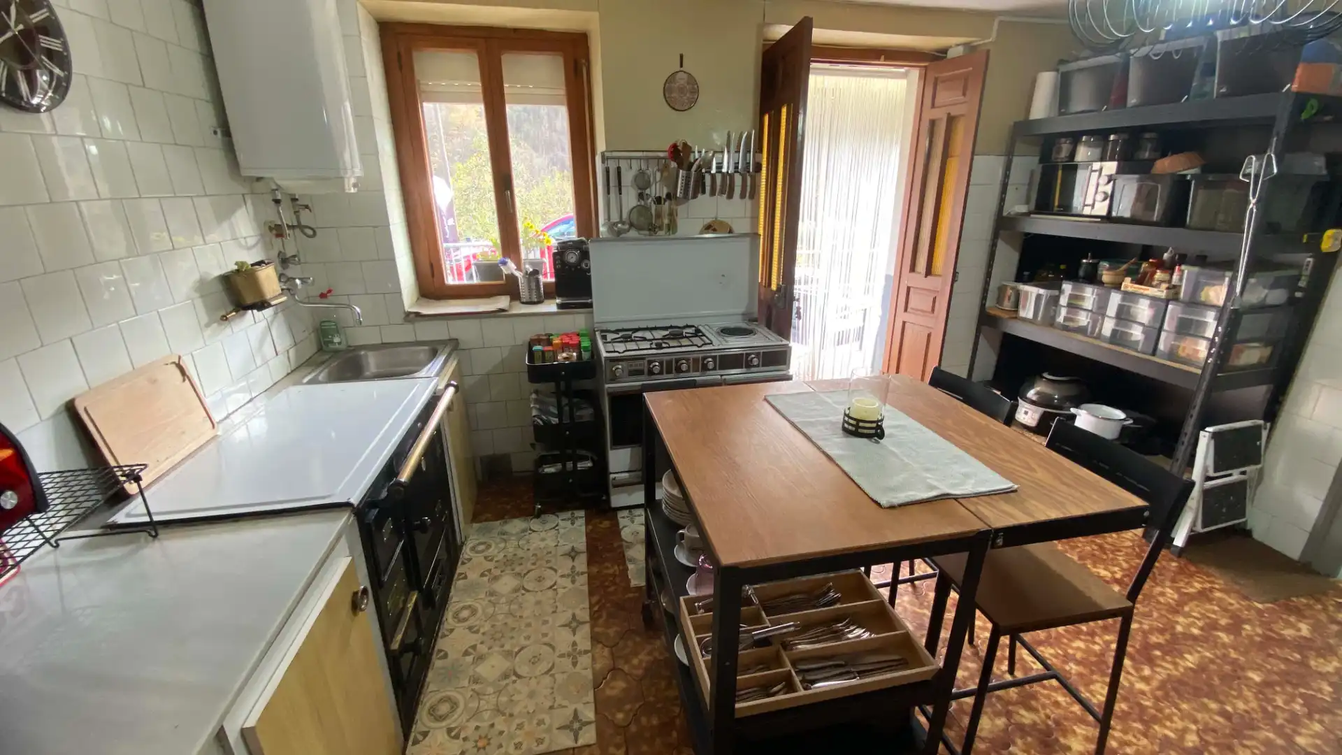 Küche von Einfamilien-Reihenhaus zum Verkauf in San Martín del Rey Aurelio mit Privatgarten, Terrasse und Möbliert