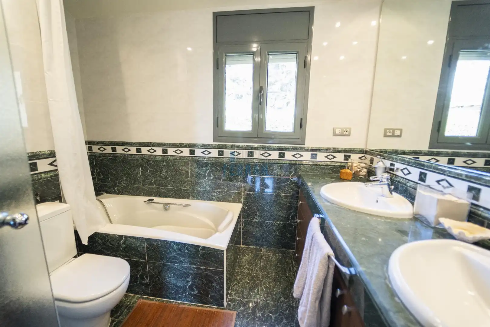 Baño de Casa o chalet en venta en El Vendrell con Calefacción, Parquet y Terraza