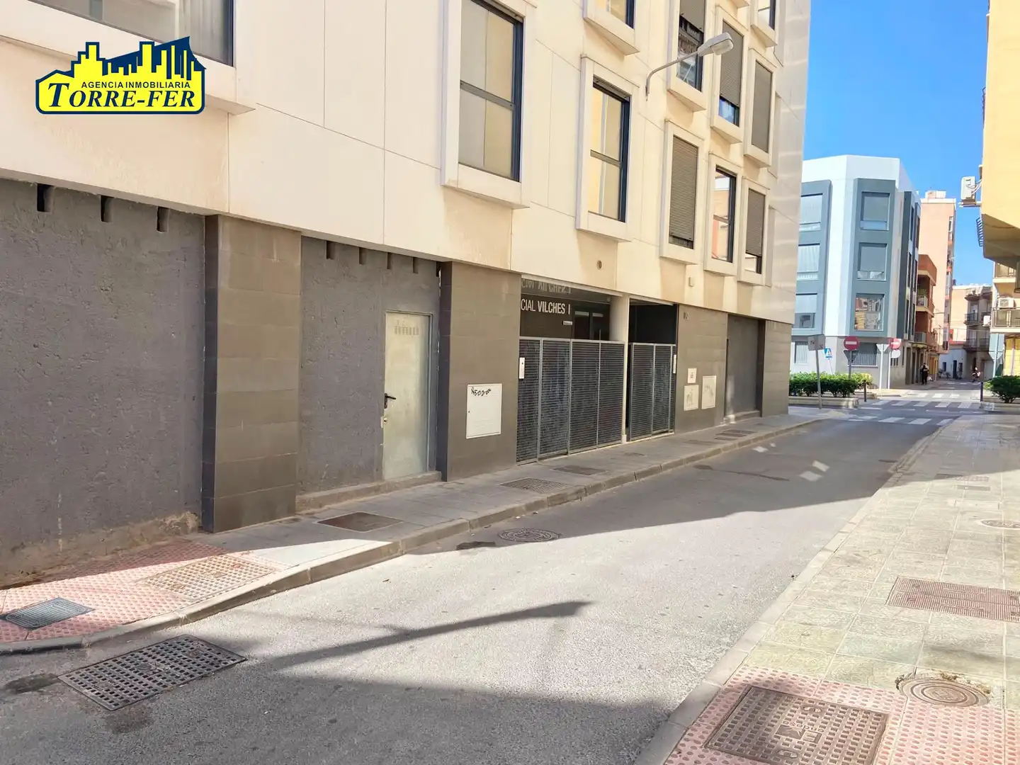 Vista exterior de Local en venda en Almería