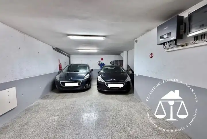 Aparcament de Casa o xalet en venda en Sant Boi de Llobregat amb Aire condicionat, Calefacció i Jardí privat