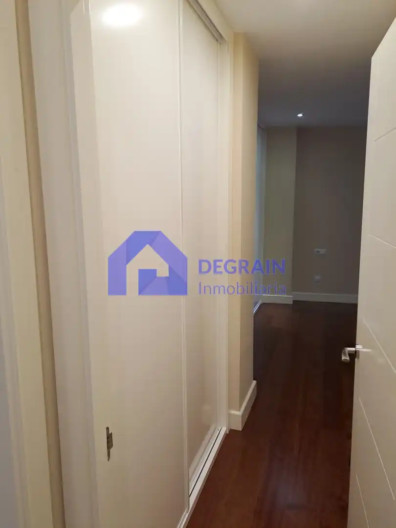 Apartamento de alquiler en Oviedo  con Calefacción