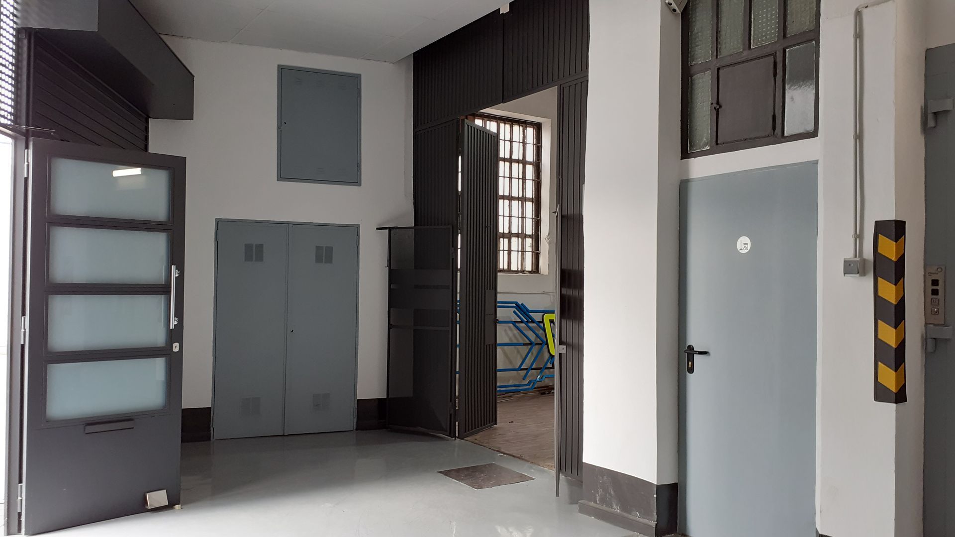 Nau industrial de lloguer a Almeda - El Corte Inglés