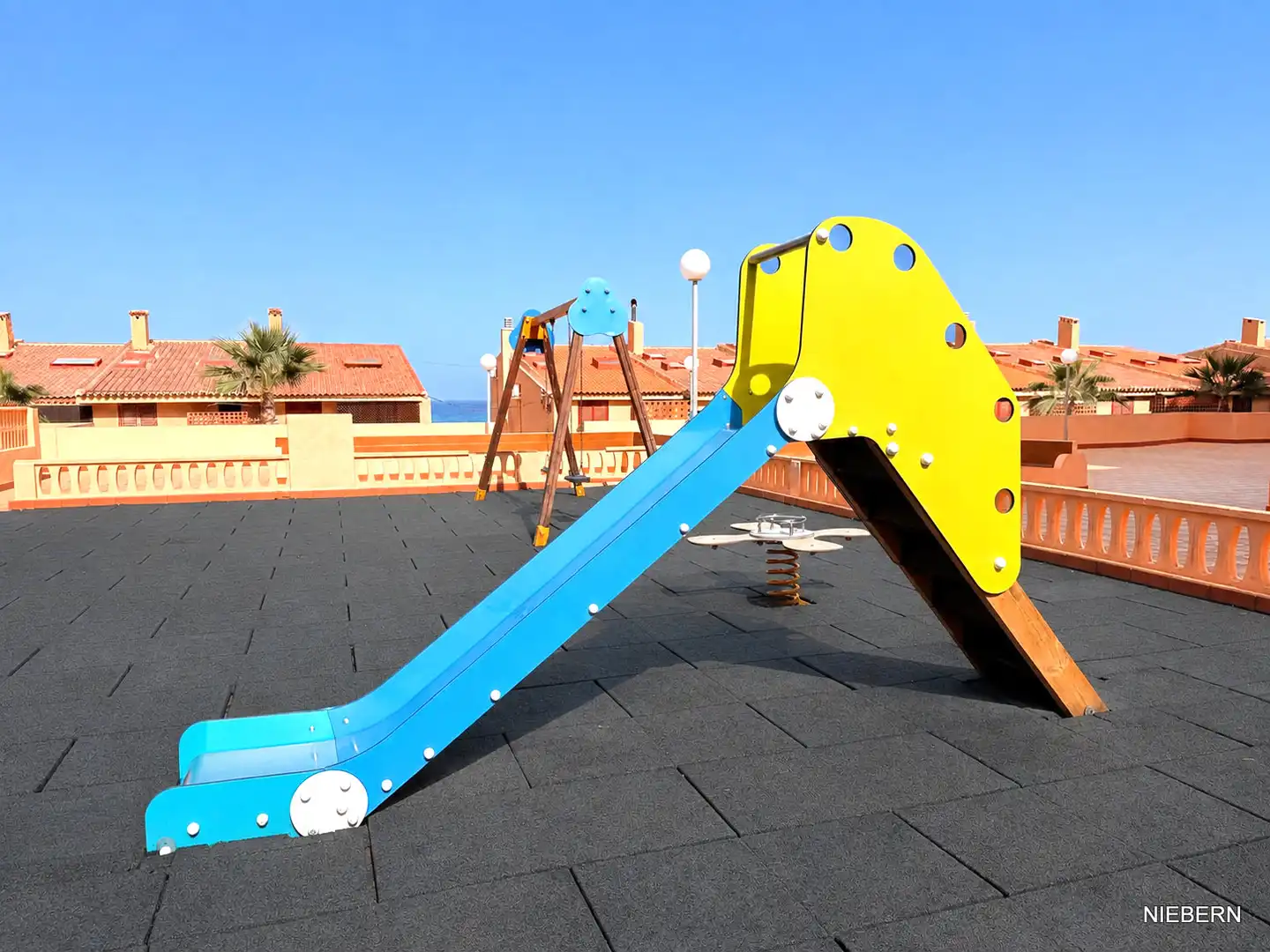 Terrassa de Pis en venda en La Manga del Mar Menor amb Moblat, Balcó i Piscina comunitària