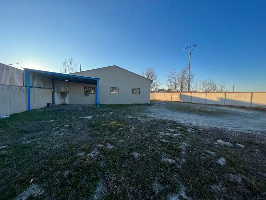 Vista exterior de Nave industrial en venta en Nava de la Asunción