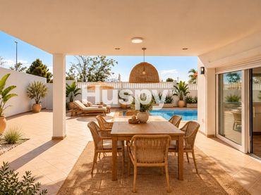 Casa amb balcó en venda a Carrer Cefal