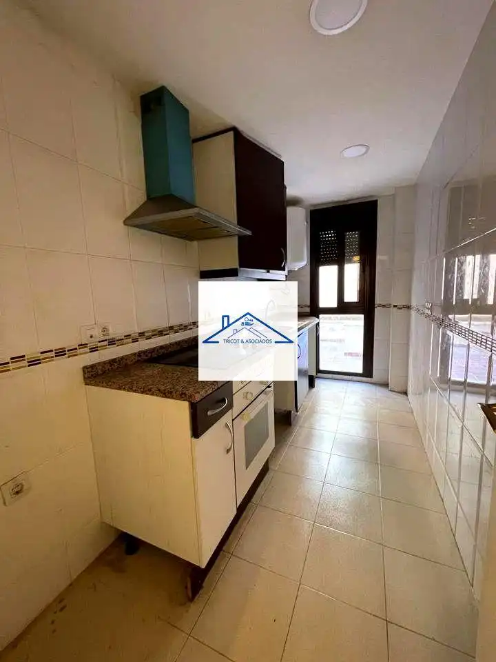 Cocina de Planta baja en venta en Ocaña con Calefacción