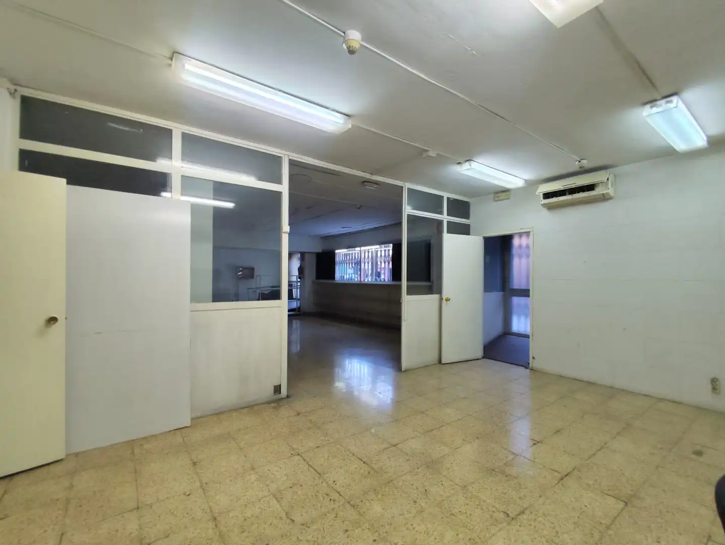 Commercial properties for sale in Barcelona  with Air Conditioner