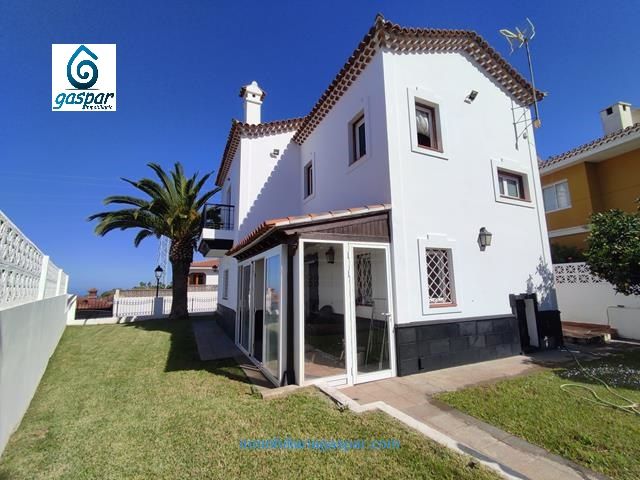 Vista exterior de Casa o xalet de lloguer en Tacoronte amb Aire condicionat, Calefacció i Jardí privat