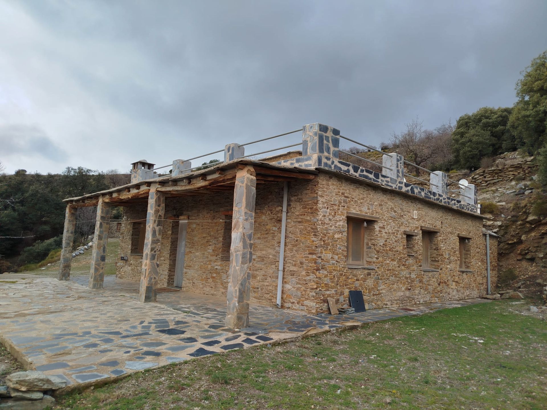 Vista exterior de Finca rústica en venta en Alpujarra de la Sierra con Aire acondicionado, Calefacción y Jardín privado