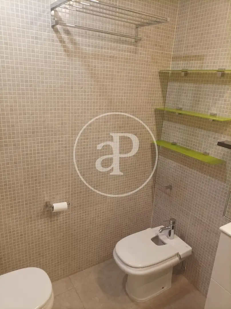 Badezimmer von Wohnung zur Miete in Valencia mit Klimaanlage, Möbliert und Balkon