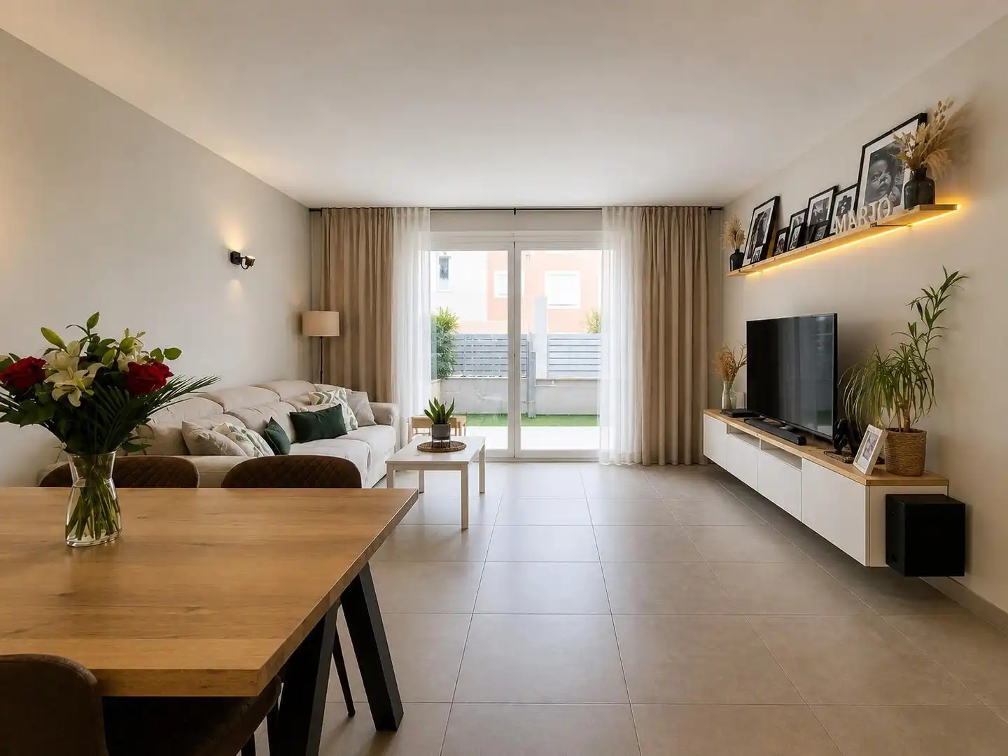 Sala de estar de Casa adosada en venta en Marratxí con Jardín privado, Terraza y Amueblado