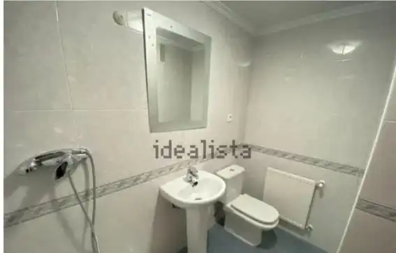 Baño de Piso de alquiler en Castro-Urdiales con Calefacción, Parquet y Amueblado
