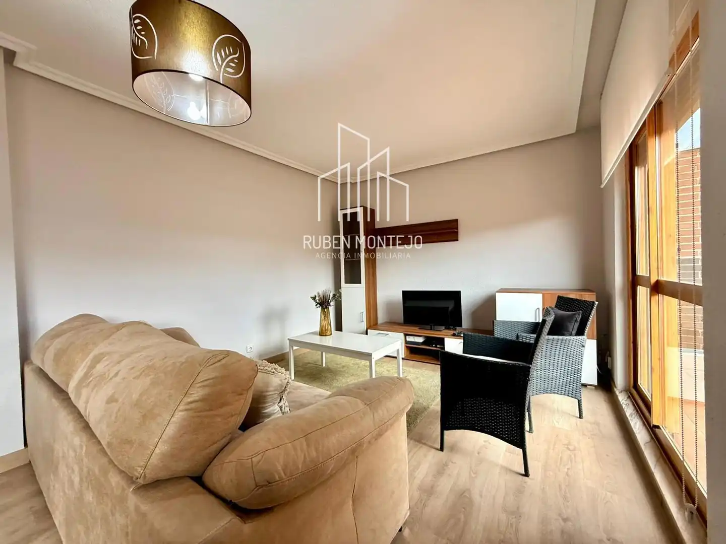 Sala de estar de Ático de alquiler en Salamanca con Calefacción, Terraza y Amueblado