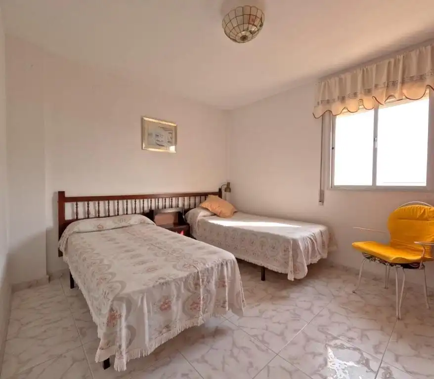 Habitación de Piso en venta en Fuengirola con Aire acondicionado, Calefacción y Terraza