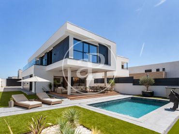 Maison jumelée avec piscine à vendre à C. Tallín