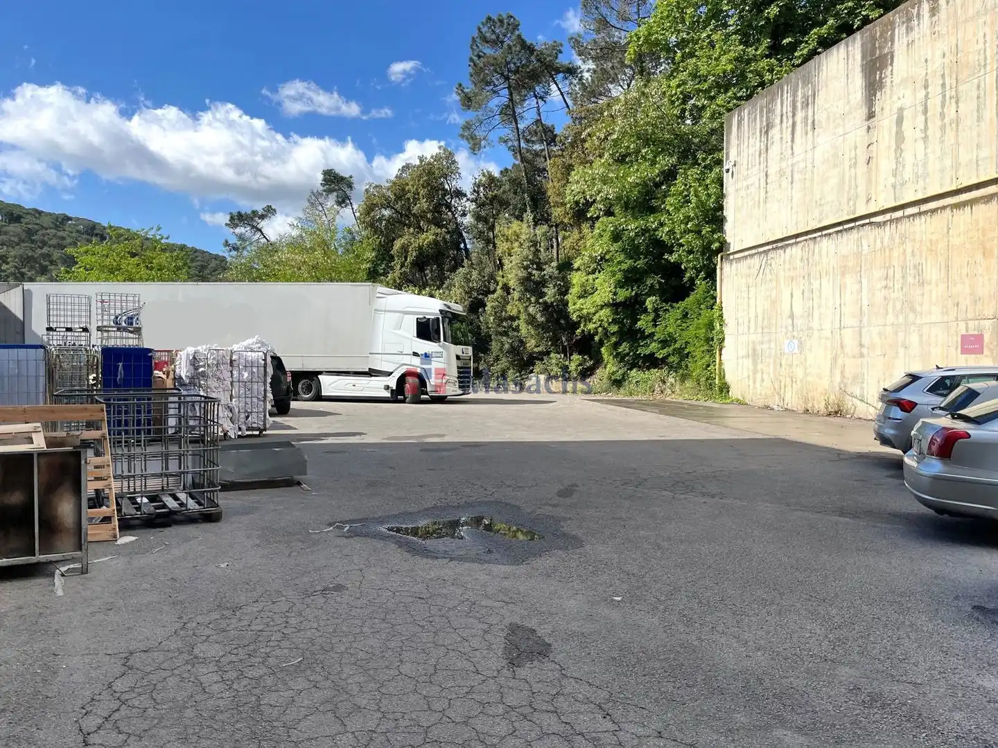 Parking of Industrial buildings for sale in Dosrius