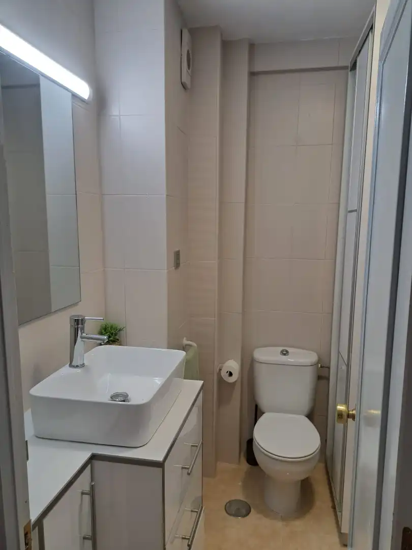 Badezimmer von Wohnung zur Miete in Málaga mit Möbliert, Ofen und Waschmaschine
