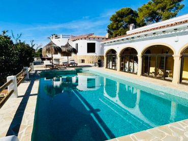 Detached house with balcony for sale in Puerto