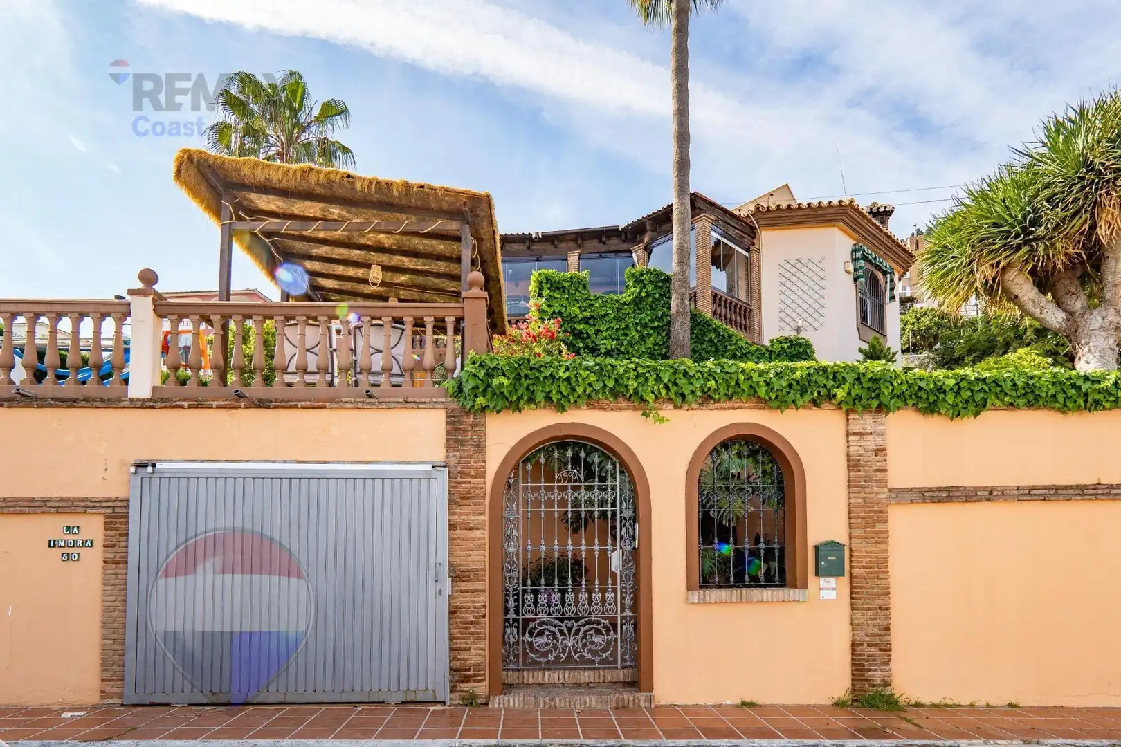 Vista exterior de Casa o xalet en venda en Alhaurín de la Torre amb Aire condicionat, Calefacció i Jardí privat