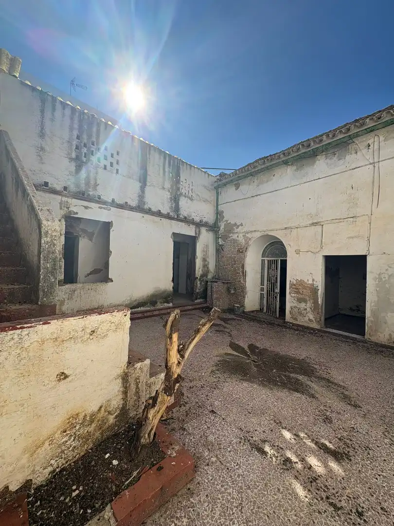 Vista exterior de Casa adosada en venta en Carmona con Terraza