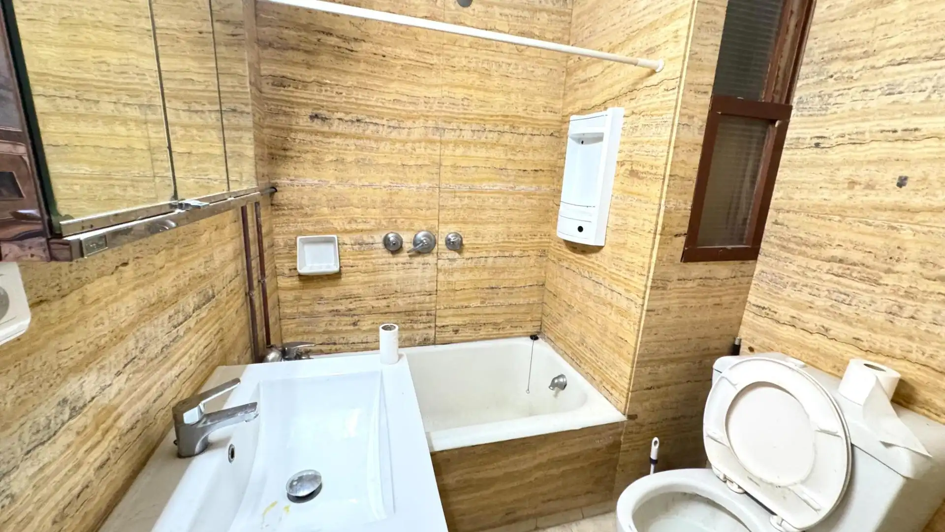 Bany de Pis en venda en Alicante / Alacant amb Calefacció, Moblat i Jacuzzi