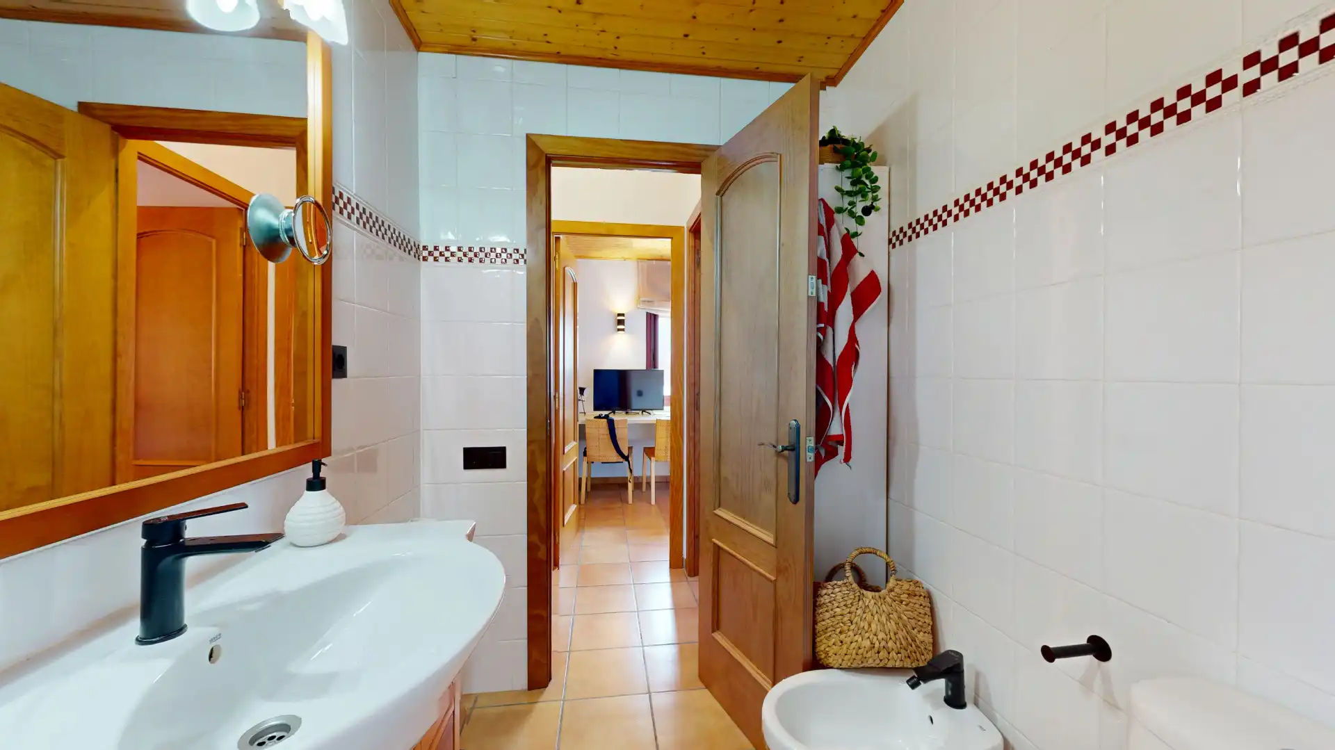 Baño de Piso en venta en Prades con Calefacción, Terraza y Horno