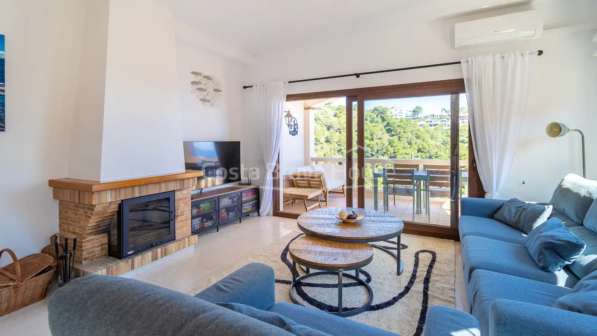 Sala d'estar de Casa adosada en venda en Begur amb Aire condicionat, Calefacció i Jardí privat