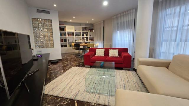 Piso en Venta en Calle Poeta Miquel Hernández en Reina Victoria - Miguel Hernández