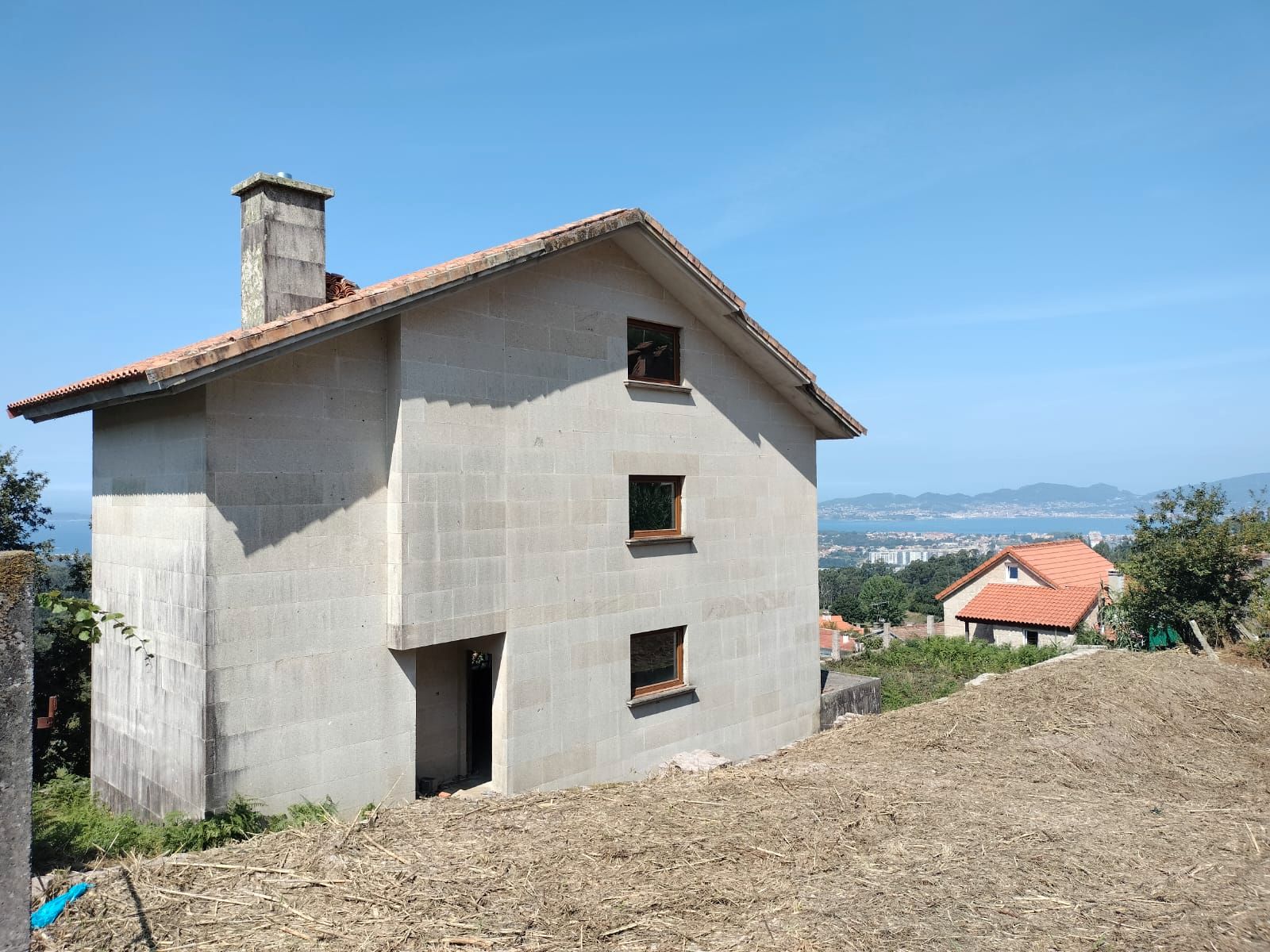 Vista exterior de Casa o xalet en venda en Vigo  amb Jardí privat