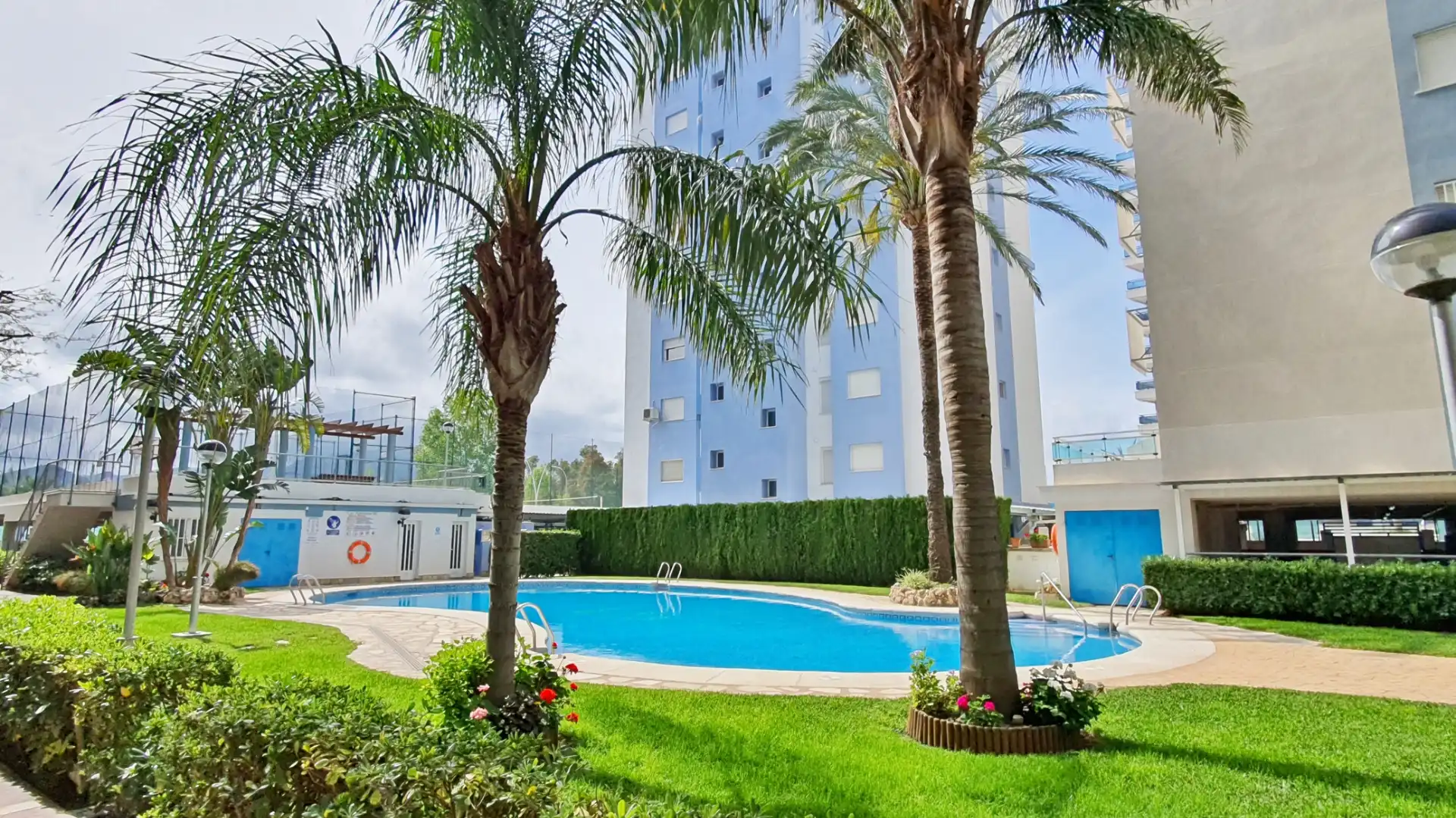 Piscina de Apartament de lloguer en Gandia amb Aire condicionat, Calefacció i Terrassa
