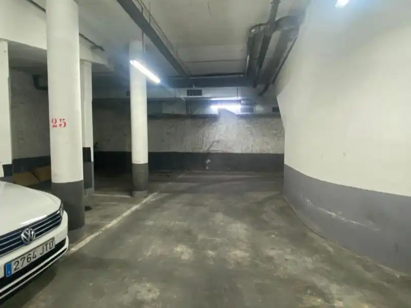 Parkplatz von Garage zur Miete in Badalona