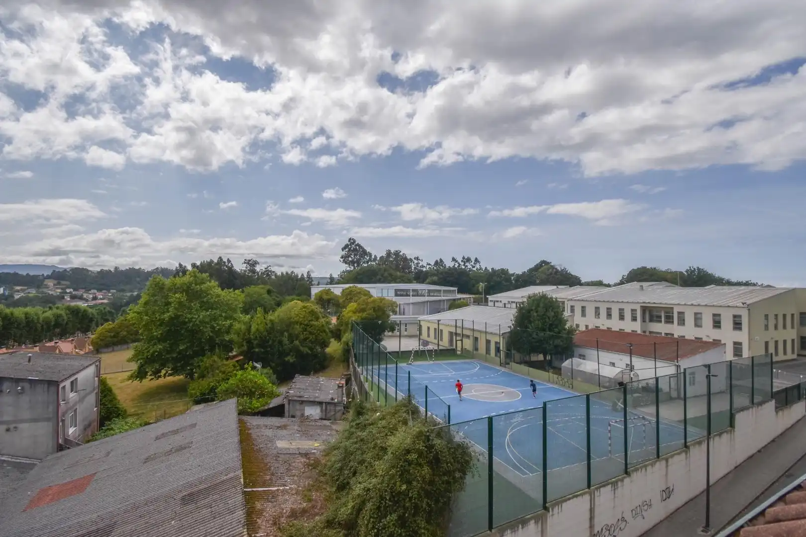 Vista exterior de Àtic de lloguer en Cambre  amb Calefacció, Parquet i Terrassa