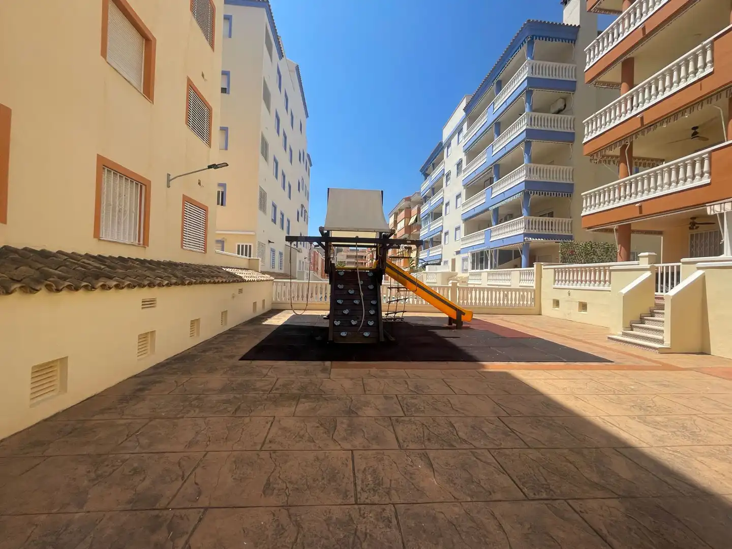 Aparcament de Apartament en venda en Moncofa amb Terrassa, Traster i Moblat