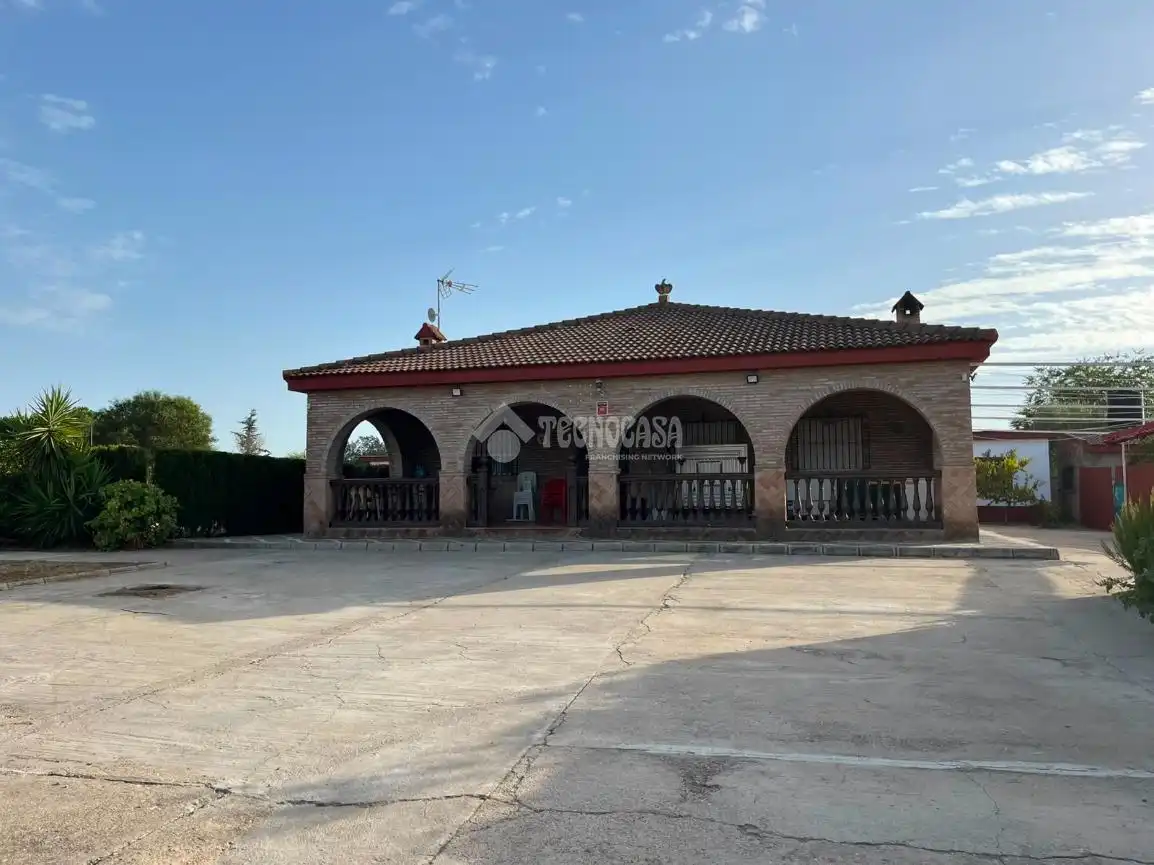 Casa rústica en venda a Carmona, imagen 3