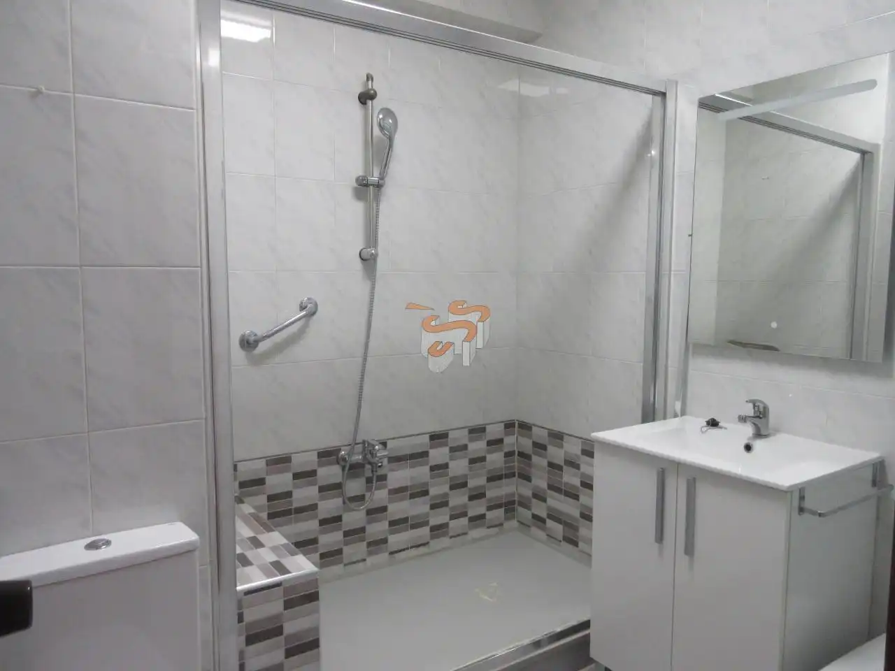Bathroom of Apartments for rent in Ferrol  with Heating and Furnished