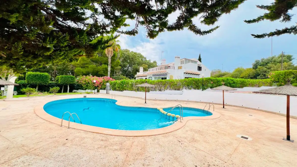 Jardí de Casa o xalet en venda en Orihuela amb Terrassa, Moblat i Balcó