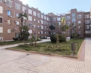 Vista exterior de Apartament per a compartir en  Sevilla Capital amb Aire condicionat i Terrassa