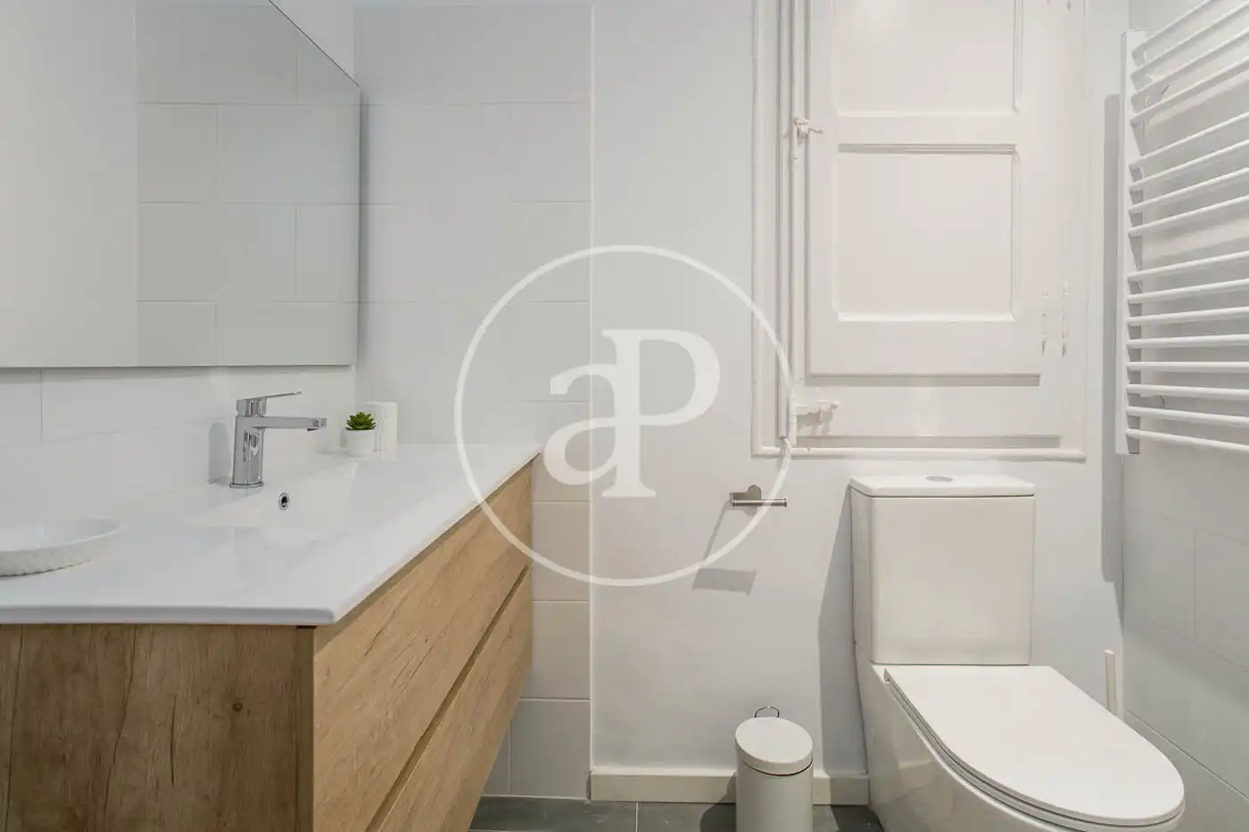 Badezimmer von Wohnung zum Verkauf in Barcelona mit Heizung, Terrasse und Möbliert