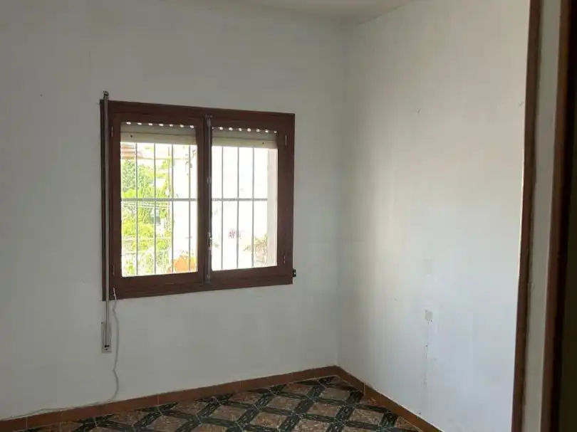 Habitación de Local de alquiler en Aigües, Alicante
