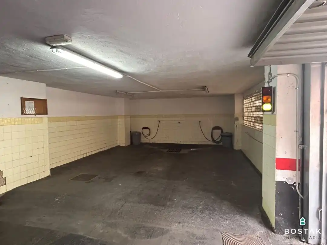 Aparcament de Pis en venda en Bilbao  amb Calefacció, Jardí privat i Traster