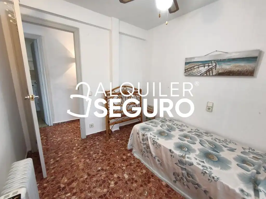 Habitación de Ático de alquiler en El Campello con Terraza y Amueblado