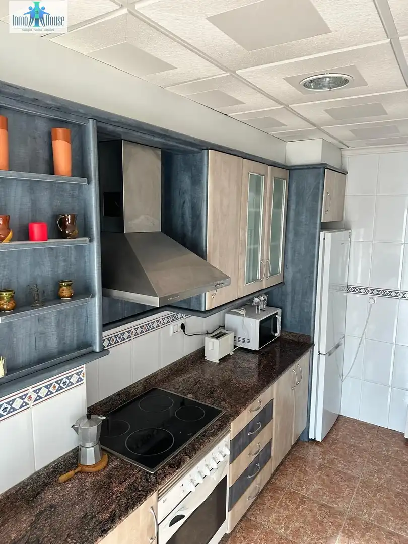 Cuina de Casa adosada en venda en Albacete amb Calefacció, Jardí privat i Terrassa
