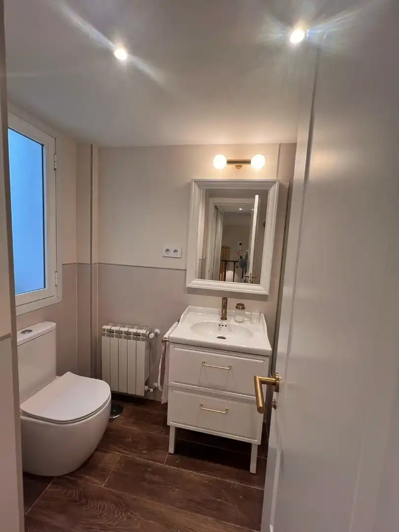Badezimmer von Maisonette zur Miete in Madrid mit Klimaanlage, Heizung und Parkett