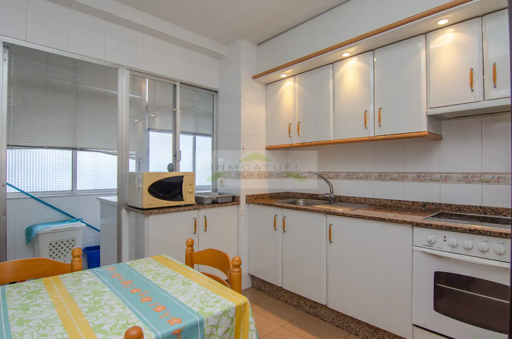 Küche von Wohnung zur Miete in A Coruña Capital  mit Heizung, Parkett und Terrasse