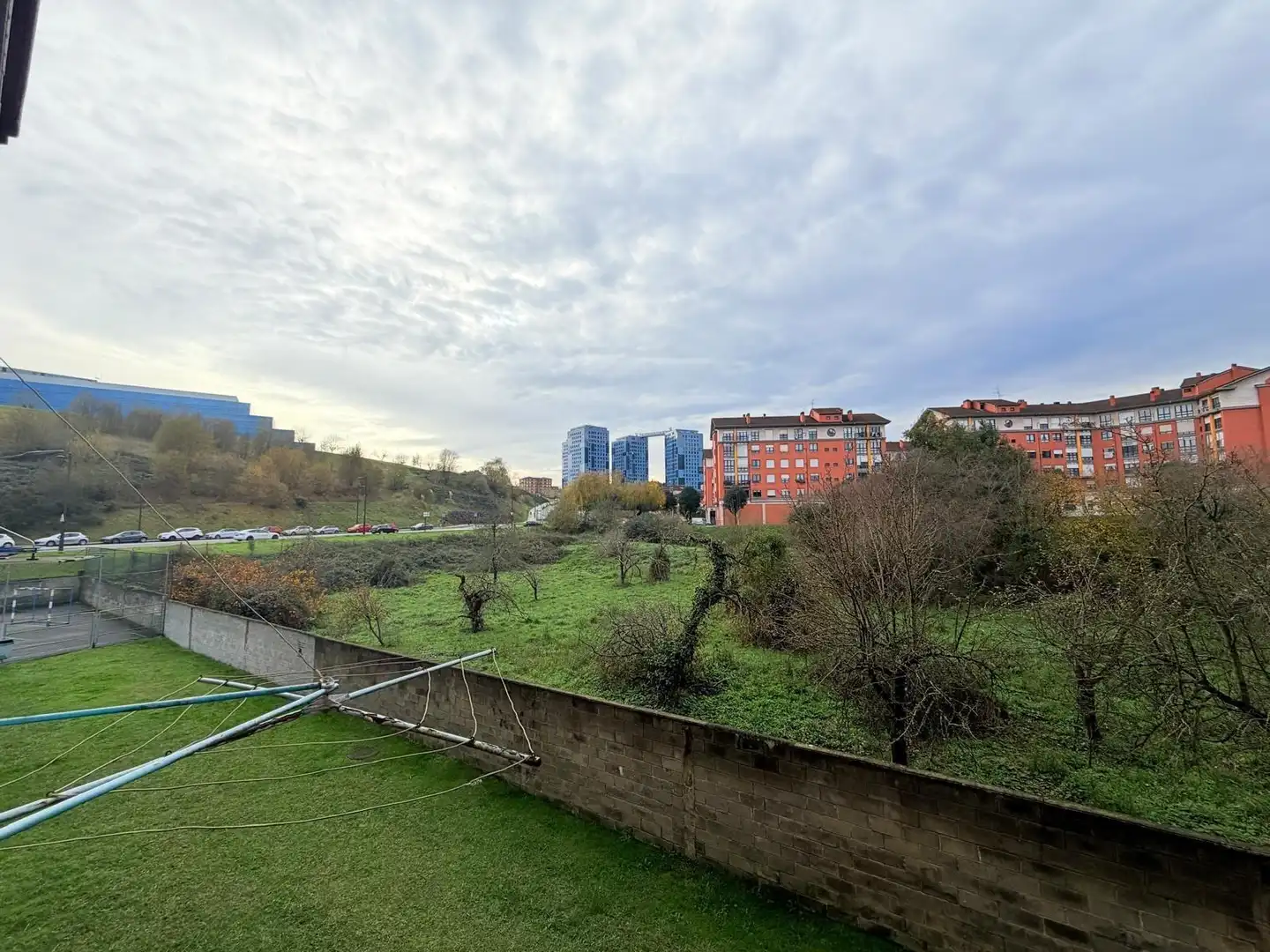 Pis en venda en Oviedo  amb Jardí privat, Terrassa i Balcó